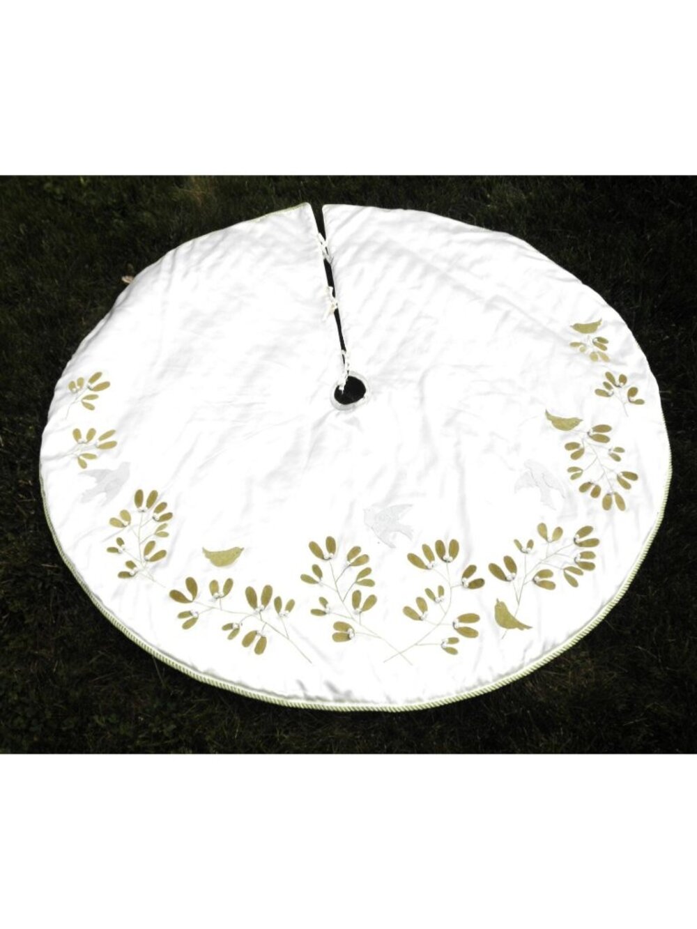 Christmas Tree Skirt Martha Stewart Everyday Ivory Satin Doves Beads VTG 2002